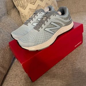 New in Box Women’s New Balance Running Course Sneakers 8.5